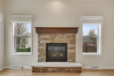 881 Ashworth Dr, Oregon, WI 53575 - photo 4