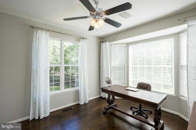 43392 Burke Dale St, Chantilly, VA 20152 - photo 6