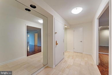 Regency unit 410, McLean, VA 22102 - photo 2