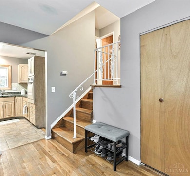 5059 Grosse Pointe Ln, Cincinnati, OH 45238 - photo 3