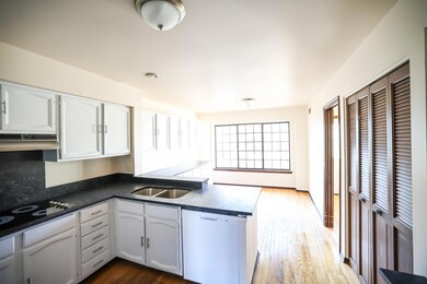 7233 Creeks Bend Dr, West Bloomfield, MI 48322 - photo 5