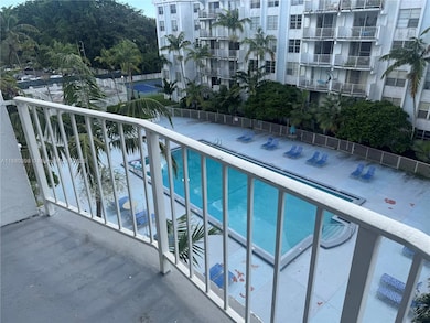 486 NW 165th St unit B-506, Miami, FL 33169 - photo 2