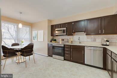 8038 Galla Knoll Cir, Springfield, VA 22153 - photo 2