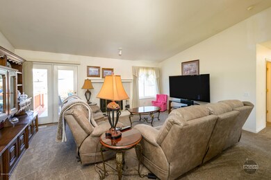 6827 Peck Ave-6