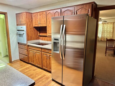 1413 S Lindsay St, Gainesville, TX 76240 - photo 3