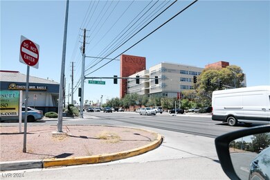 Walking distance to UNLV campus
