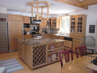 Kitchen & Dining Area