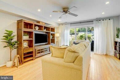 8230 Carrleigh Pkwy unit 84, Springfield, VA 22152 - photo 3