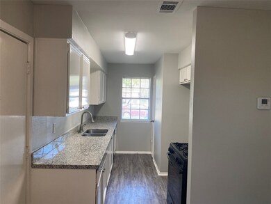 405 Debbie Ln, Alvin, TX 77511 - photo 4