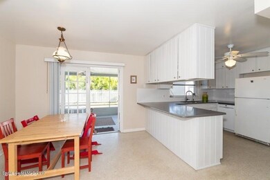 05_4720NBananaRiverBlvd_82_BreakfastNook
