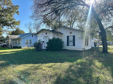 407 Erie St, Cleburne, TX 76031 - photo 2