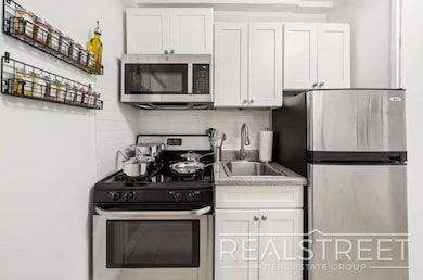 109 Madison St unit 14, New York, NY 10002 - photo 3