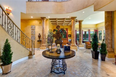 Beautiful & Welcoming Foyer