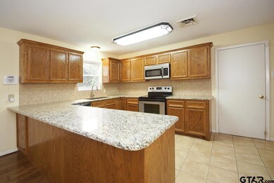 3809 3809 Pine Manor Dr, Tyler, TX 75701 - photo 3