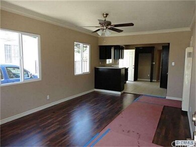 ENTRANCE LIVING ROOM
