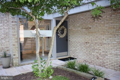 12140 Quorn Ln, Reston, VA 20191 - photo 2