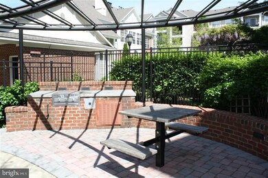 12900 Centre Park Cir unit 401, Herndon, VA 20171 - photo 3