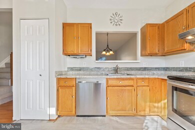 6920 Flag Harbor Dr, District Heights, MD 20747 - photo 5