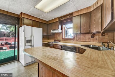 5504 Greenfield Ave, Baltimore, MD 21206 - photo 6