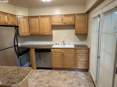 2046 W 14th Place unit 2046, Eugene, OR 97402 - photo 6
