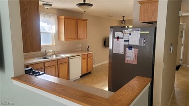 3944 Marsh Creek Ln unit 13, Rootstown, OH 44272 - photo 6