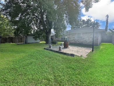 7838 Yellow Pine Dr, Houston, TX 77040 - photo 4