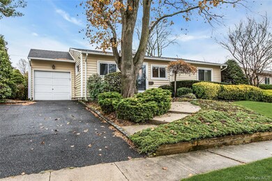 27 Abbey Ln, Plainview, NY 11803 - photo 2