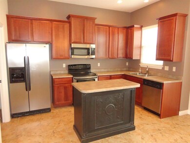 eat-in kitchen 1.JPG