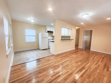 725 E 10 1 2 St unit B, Houston, TX 77008 - photo 2