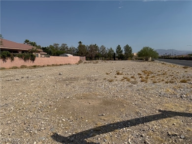 View of yard featuring a mountain view