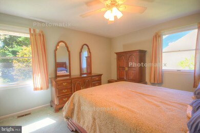 5820 Miriam Dr, Sykesville, MD 21784 - photo 4