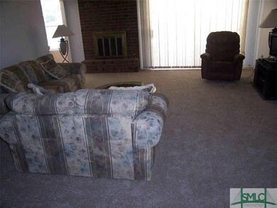 As we walk into the front door, we notice how spac