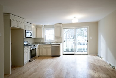 145 Grew Ave unit B, Roslindale, MA 02131 - photo 3
