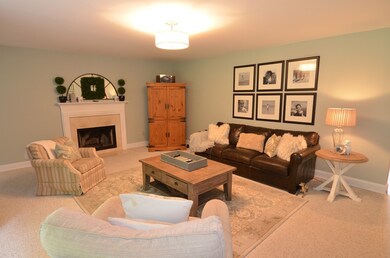 44 Dover Cir, Franklin, MA 02038 - photo 7
