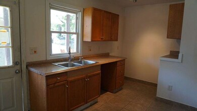 52 Emily St, Springfield, MA 01109 - photo 4