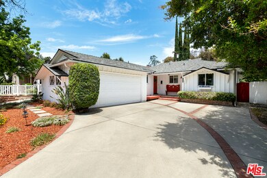 22121 Dumetz Rd, Woodland Hills, CA 91364 - photo 2