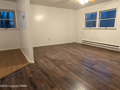 402 Mercury Dr, Bushkill, PA 18324 - photo 2