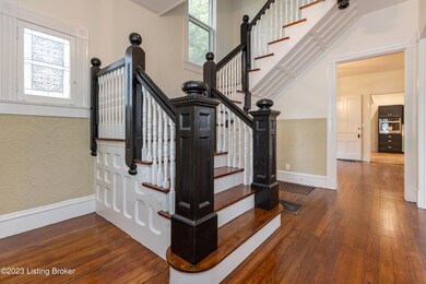 1214 E Elm