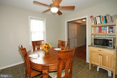 6019 Liberty Bell Ct, Burke, VA 22015 - photo 7