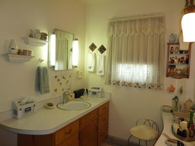 Bathroom (Main)<|><|>