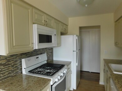 29 Donna Ct unit 7, Staten Island, NY 10314 - photo 6