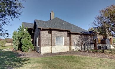 1007 Bentwater Pkwy, Granbury, TX 76049 - photo 3