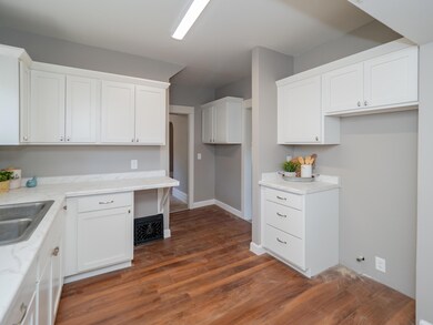 823 Lucas Court-111