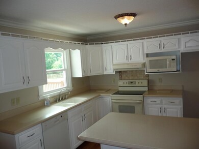 07 - Spacious Kitchen