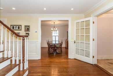 foyer to dining room