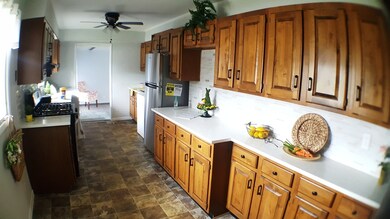 unlisted-address, Carpentersville, IL 60110 - photo 4