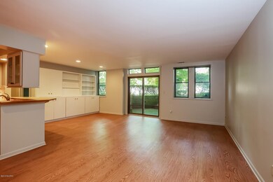 009-Dining_Room-3122945-medium