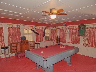 HUGE REC ROOM/MANCAVE/PLAYROOM