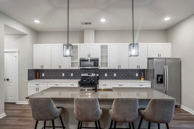 8438 Berry Green Ln, Houston, TX 77022 - photo 7