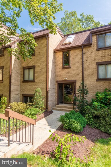 1637 Parkcrest Cir unit 300, Reston, VA 20190 - photo 4